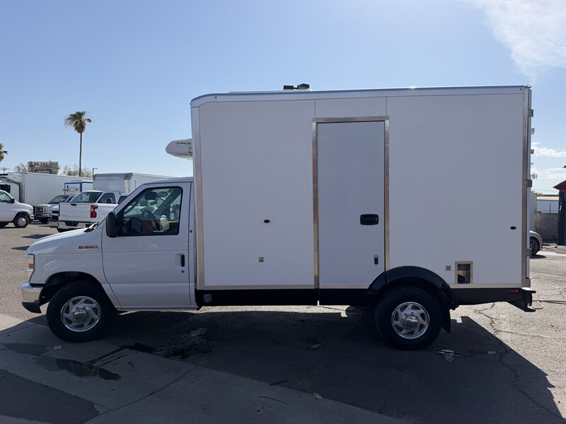2024 Ford E-350 SD Refrigerated Truck - Photo 5 - Phoenix, AZ 85034