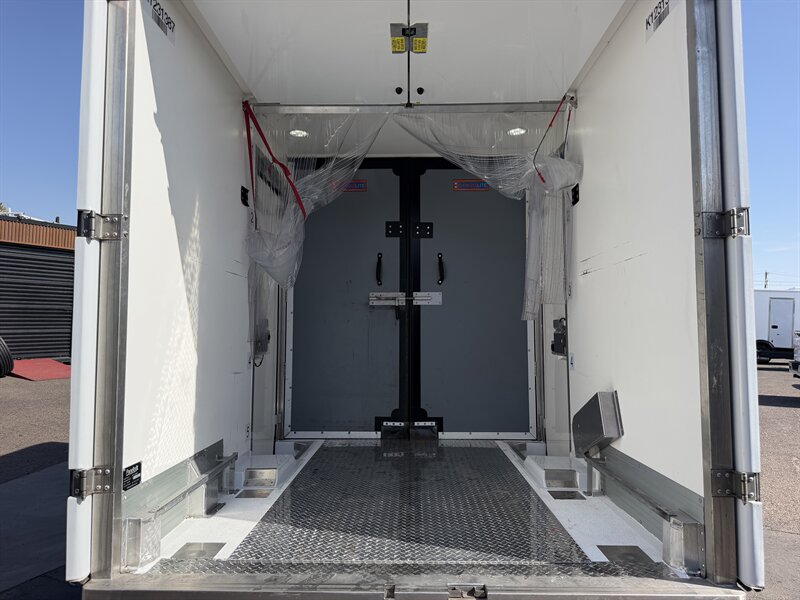 2024 Ford E-350 SD Refrigerated Truck - Photo 8 - Phoenix, AZ 85034