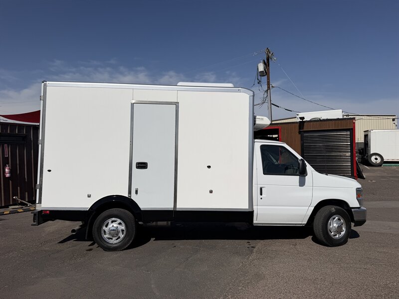 2024 Ford E-350 SD Refrigerated Truck - Photo 2 - Phoenix, AZ 85034