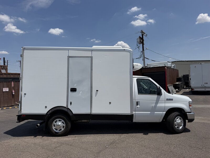 2023 Ford E-350 SD Refrigerated Truck - Photo 2 - Phoenix, AZ 85034