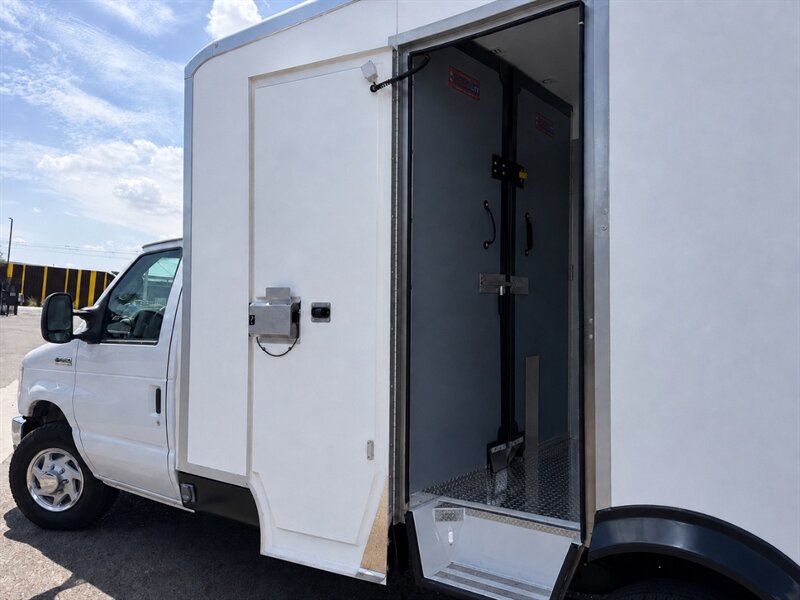 2023 Ford E-350 SD Refrigerated Truck - Photo 8 - Phoenix, AZ 85034
