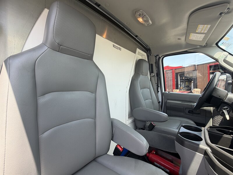2023 Ford E-350 SD Refrigerated Truck - Photo 18 - Phoenix, AZ 85034