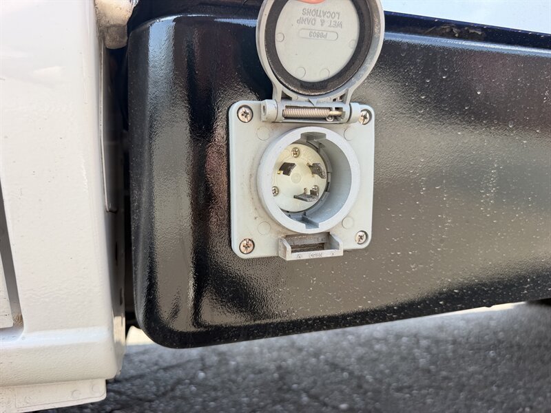 2023 Ford E-350 SD Refrigerated Truck - Photo 12 - Phoenix, AZ 85034