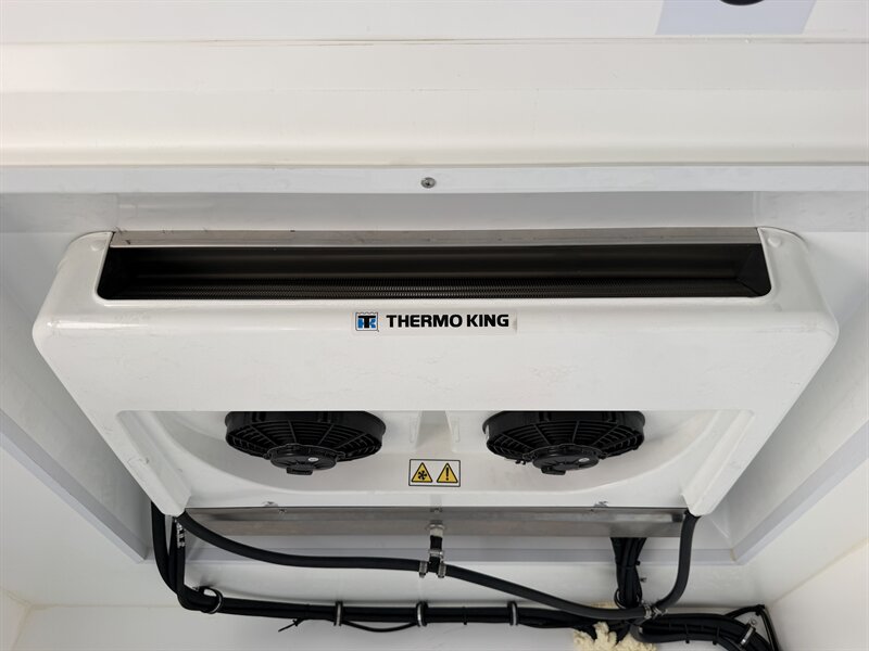 2023 Ford E-350 SD Refrigerated Truck - Photo 11 - Phoenix, AZ 85034