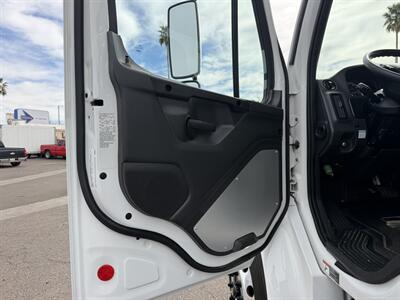 2025 Freightliner M2 106 Flatbed   - Photo 13 - Phoenix, AZ 85034