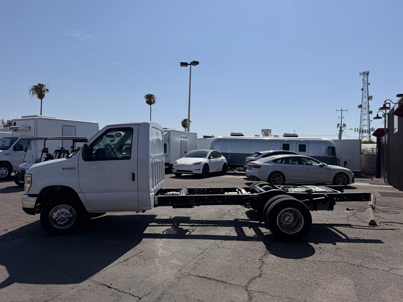 2024 Ford E-450 SD Chassis - Photo 4 - Phoenix, AZ 85034