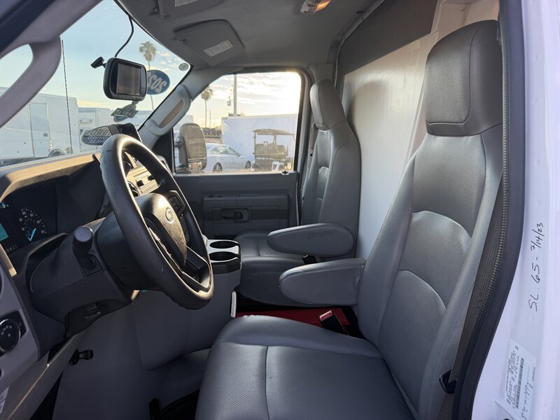 2023 Ford E-350 SD - 12 ft Refrigerated Box Truck - Photo 11 - Phoenix, AZ 85034