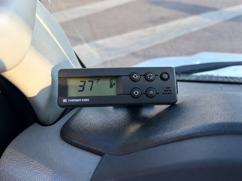 2023 Ford E-350 SD - 12 ft Refrigerated Box Truck - Photo 13 - Phoenix, AZ 85034