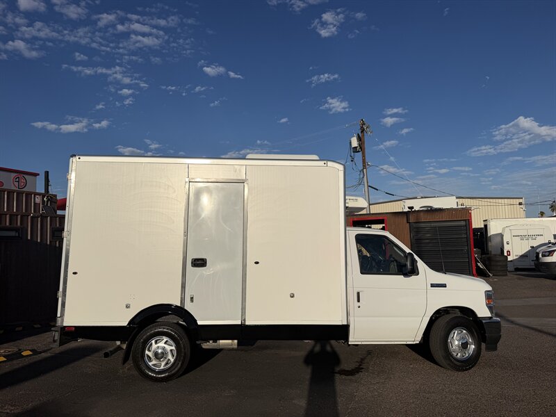 2023 Ford E-350 SD - 12 ft Refrigerated Box Truck - Photo 2 - Phoenix, AZ 85034