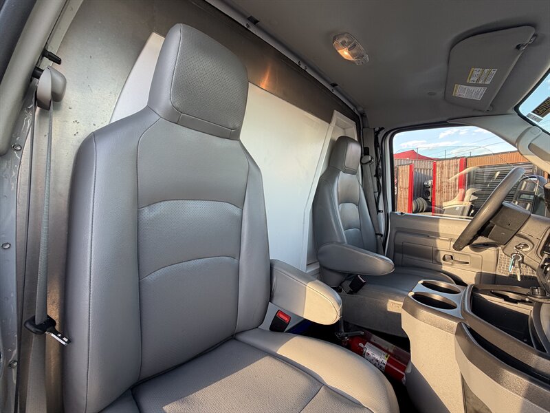2023 Ford E-350 SD - 12 ft Refrigerated Box Truck - Photo 15 - Phoenix, AZ 85034