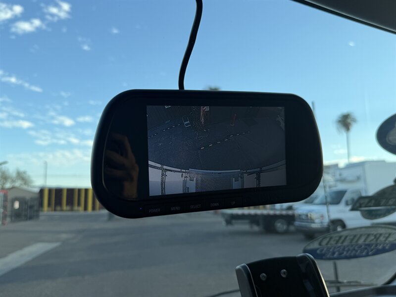 2023 Ford E-350 SD - 12 ft Refrigerated Box Truck - Photo 14 - Phoenix, AZ 85034