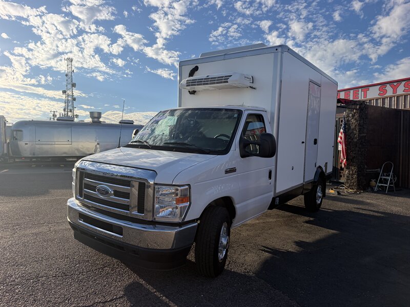 2023 Ford E-350 SD - 12 ft Refrigerated Box Truck - Photo 6 - Phoenix, AZ 85034