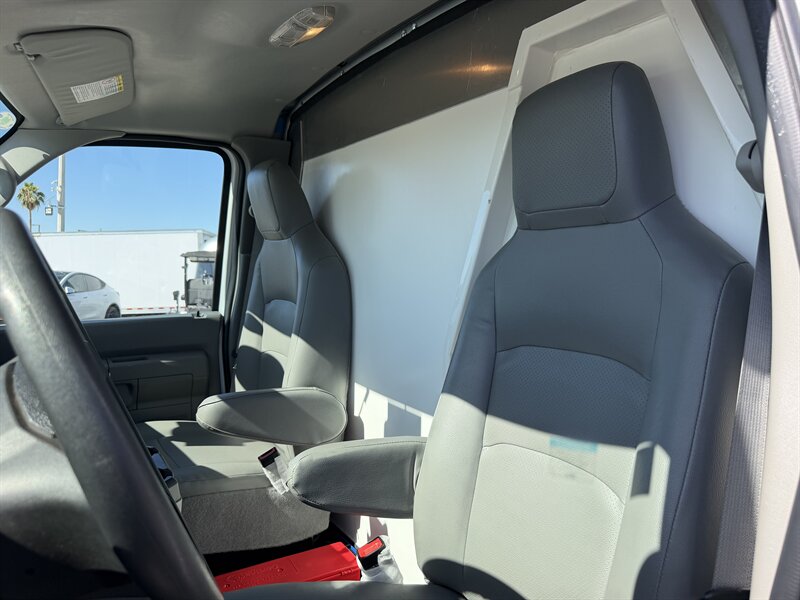 2024 Ford E-350 SD - 12 ft Refrigerated Truck - Photo 14 - Phoenix, AZ 85034