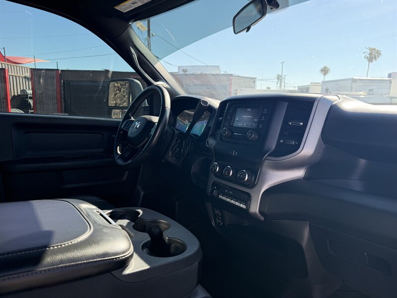 2024 RAM 5500 - 12 Foot Flatbed - Photo 19 - Phoenix, AZ 85034