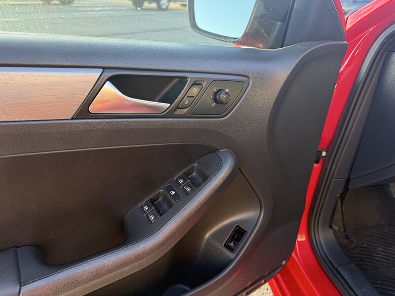 2016 Volkswagen Jetta 1.8T Sport - Photo 8 - Garden City, ID 83714