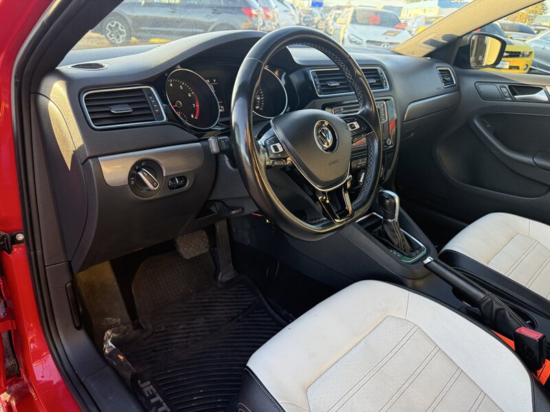 2016 Volkswagen Jetta 1.8T Sport - Photo 9 - Garden City, ID 83714