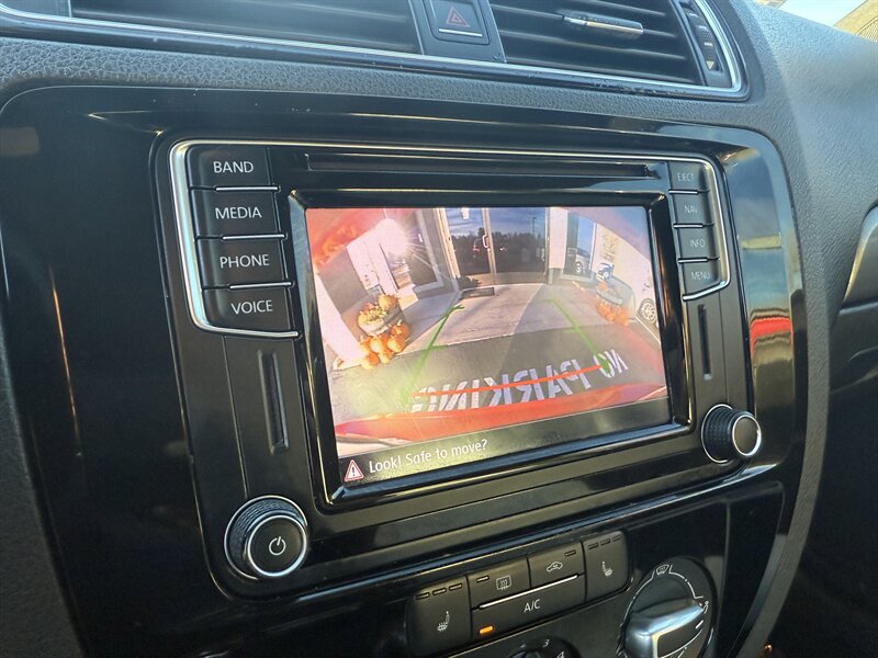 2016 Volkswagen Jetta 1.8T Sport - Photo 12 - Garden City, ID 83714