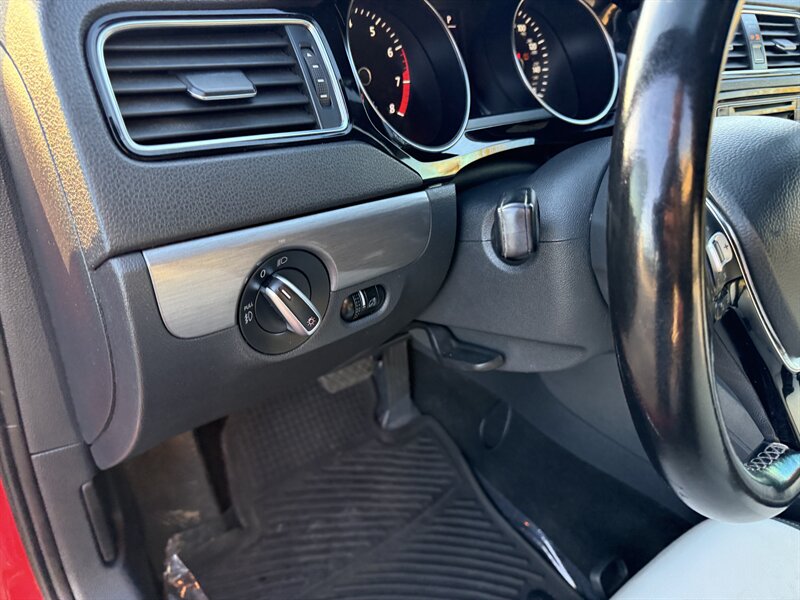 2016 Volkswagen Jetta 1.8T Sport - Photo 22 - Garden City, ID 83714