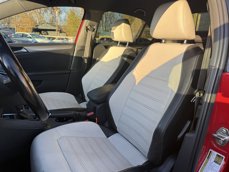 2016 Volkswagen Jetta 1.8T Sport - Photo 10 - Garden City, ID 83714