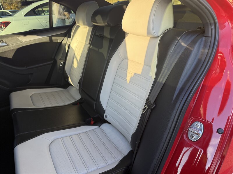 2016 Volkswagen Jetta 1.8T Sport - Photo 14 - Garden City, ID 83714