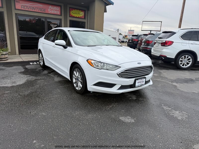 2017 Ford Fusion SE   - Photo 1 - Garden City, ID 83714