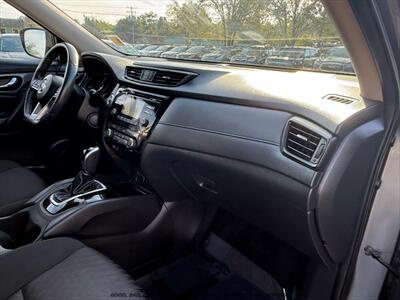 2017 Nissan Rogue SV - Photo 18 - Garden City, ID 83714