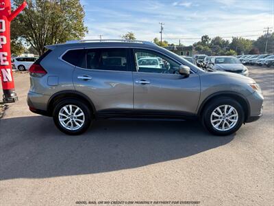 2017 Nissan Rogue SV - Photo 8 - Garden City, ID 83714