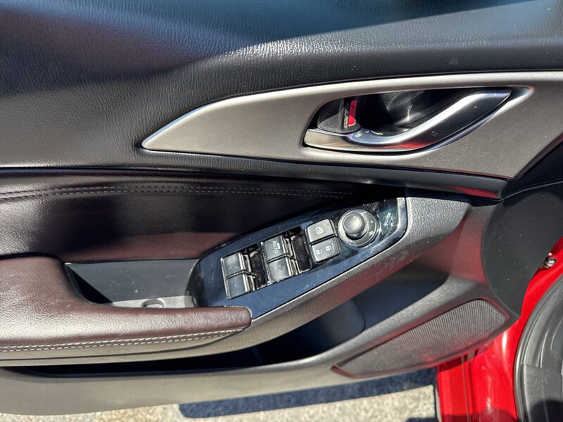 2017 Mazda Mazda3 Touring 4dr Hatchback 6A - Photo 23 - Garden City, ID 83714