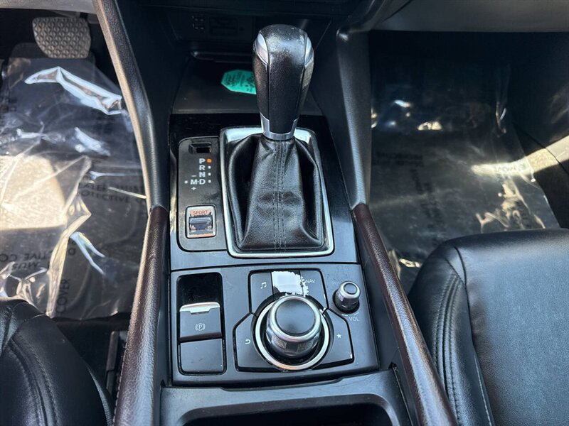 2017 Mazda Mazda3 Touring 4dr Hatchback 6A - Photo 28 - Garden City, ID 83714