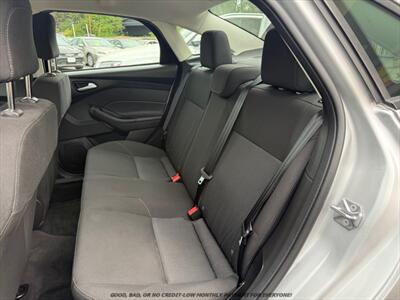 2018 Ford Focus SE   - Photo 15 - Garden City, ID 83714