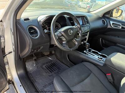 2017 Nissan Pathfinder SV   - Photo 10 - Garden City, ID 83714