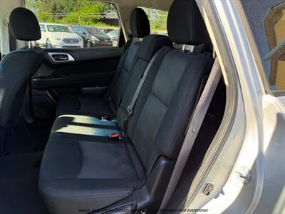 2017 Nissan Pathfinder SV   - Photo 15 - Garden City, ID 83714