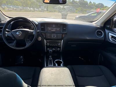 2017 Nissan Pathfinder SV   - Photo 9 - Garden City, ID 83714