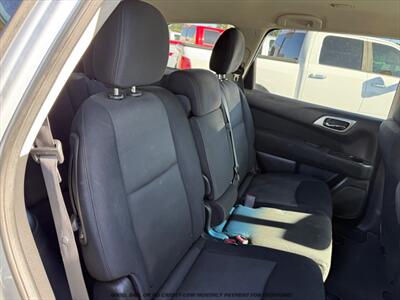 2017 Nissan Pathfinder SV   - Photo 19 - Garden City, ID 83714