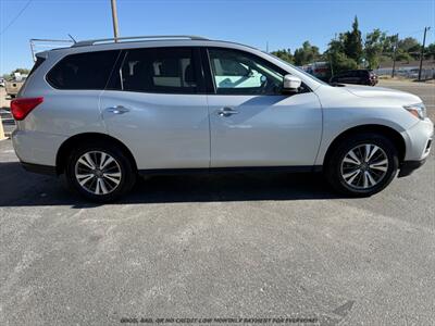 2017 Nissan Pathfinder SV   - Photo 8 - Garden City, ID 83714