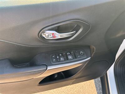 2019 Jeep Cherokee Latitude Plus 4x4 4dr SUV - Photo 23 - Garden City, ID 83714