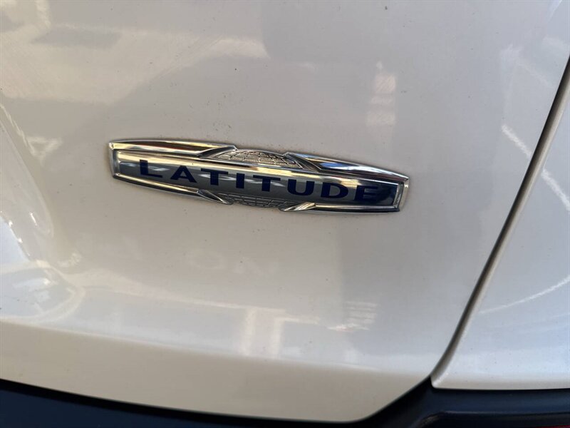 2019 Jeep Cherokee Latitude Plus 4x4 4dr SUV - Photo 29 - Garden City, ID 83714