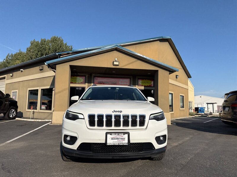 2019 Jeep Cherokee Latitude Plus 4x4 4dr SUV - Photo 2 - Garden City, ID 83714