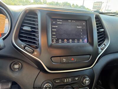 2019 Jeep Cherokee Latitude Plus 4x4 4dr SUV - Photo 25 - Garden City, ID 83714