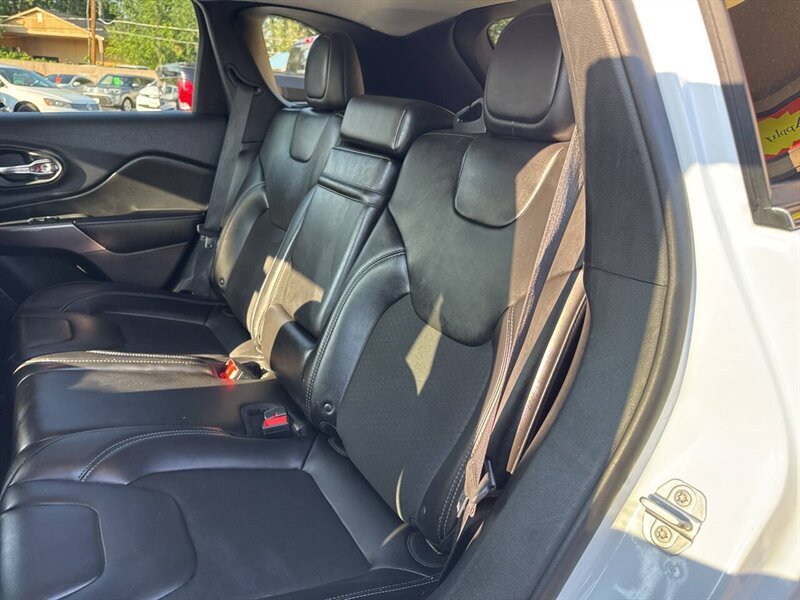 2019 Jeep Cherokee Latitude Plus 4x4 4dr SUV - Photo 15 - Garden City, ID 83714