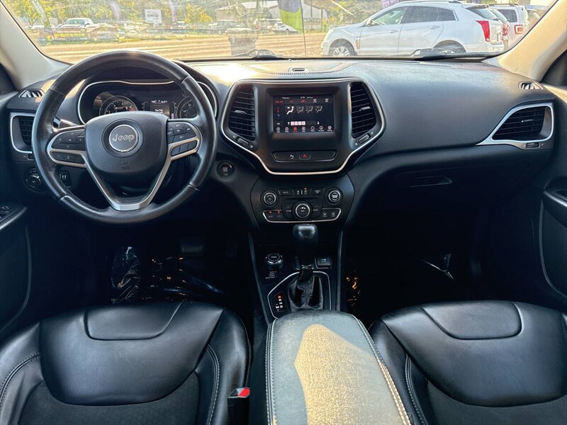 2019 Jeep Cherokee Latitude Plus 4x4 4dr SUV - Photo 9 - Garden City, ID 83714