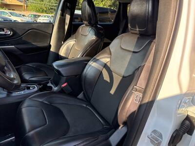 2019 Jeep Cherokee Latitude Plus 4x4 4dr SUV - Photo 11 - Garden City, ID 83714