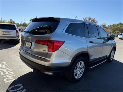 2017 Honda Pilot LX - Photo 7 - Garden City, ID 83714