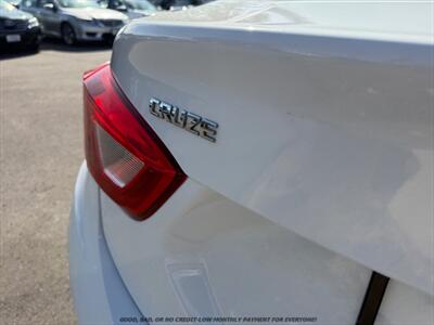 2017 Chevrolet Cruze LS Auto   - Photo 27 - Garden City, ID 83714