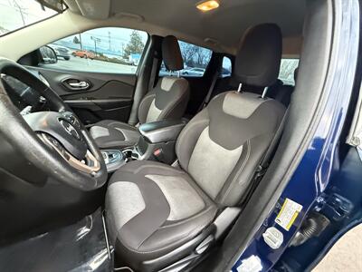 2015 Jeep Cherokee Sport   - Photo 12 - Garden City, ID 83714