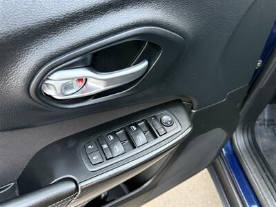 2015 Jeep Cherokee Sport   - Photo 10 - Garden City, ID 83714