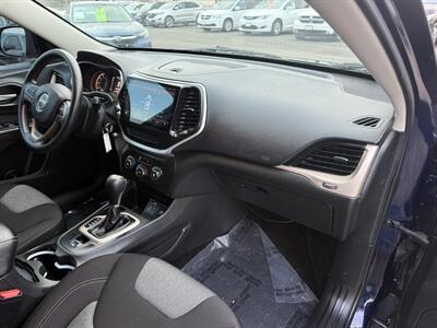 2015 Jeep Cherokee Sport   - Photo 31 - Garden City, ID 83714