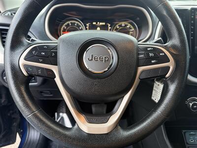 2015 Jeep Cherokee Sport   - Photo 25 - Garden City, ID 83714