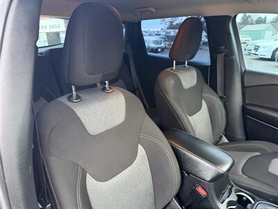 2015 Jeep Cherokee Sport   - Photo 20 - Garden City, ID 83714