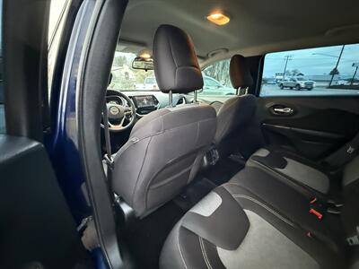 2015 Jeep Cherokee Sport   - Photo 15 - Garden City, ID 83714